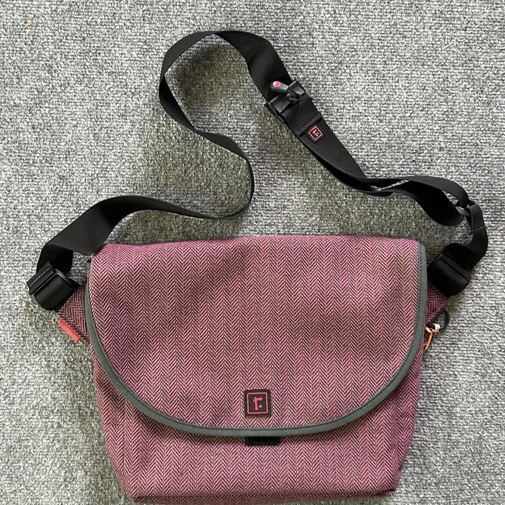 Rickshaw Messenger Bag Womens Medium Burgundy Herringbone Tweed Crossbody USA